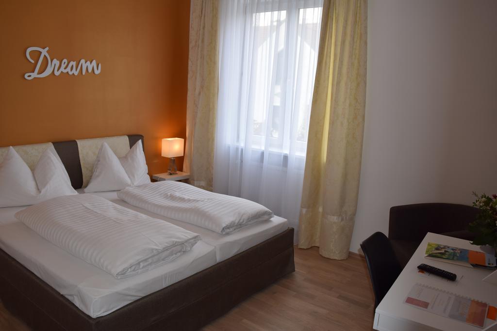 אמשטטן Stadthotel Guertler מראה חיצוני תמונה
